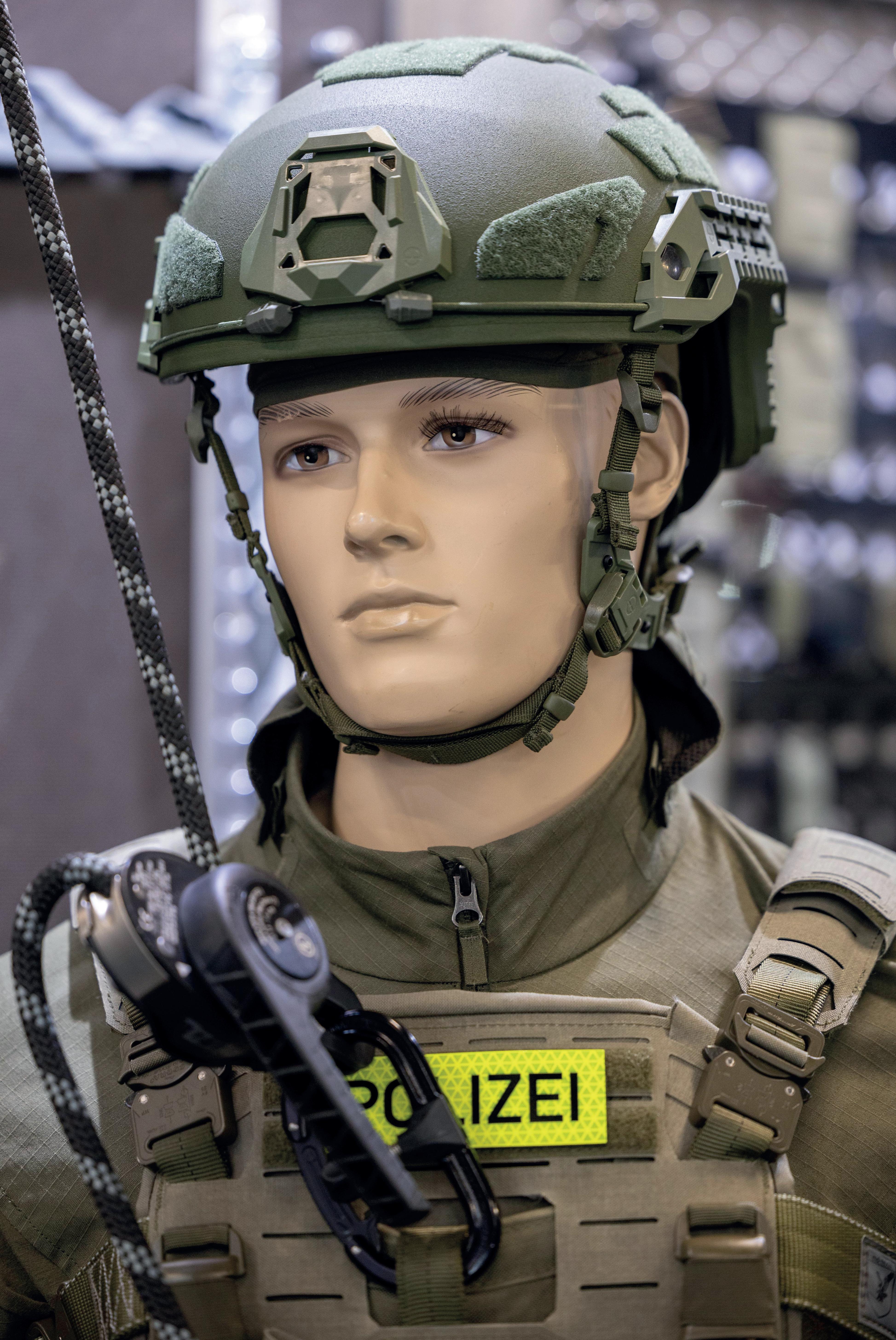 Grundlegend fokussiert die Enforce Tac auf Ausrüstung für BORS und Militär ...