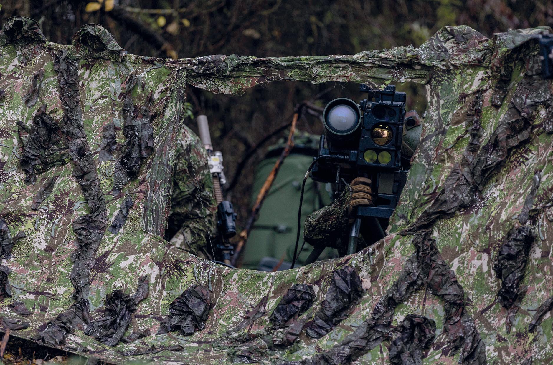 Le système de camouflage « Fire Position ». La fenêtre du filet brièvement ouverte pour le tir immédiat est bien visible.