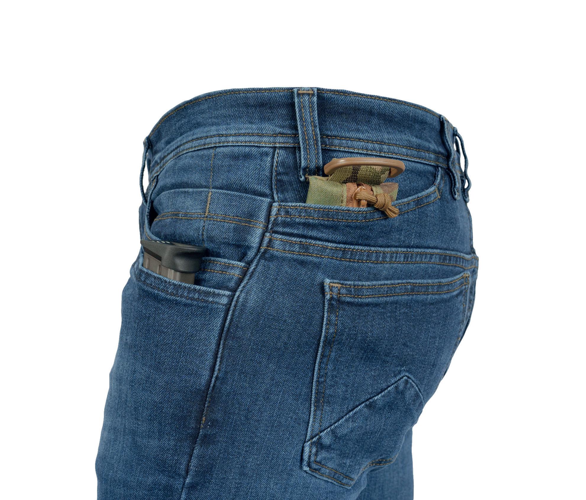 Die taktische M.U.D.-Jeans von LMSgear J. Schorat bietet 13 Taschen – und sieht ganz normal aus.