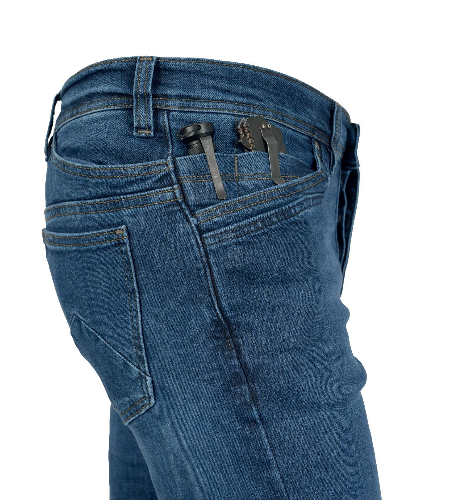 Le jean tactique M.U.D. de LMSgear conçu par J. Schorat offre 13 poches, tout adoptant un aspect classique