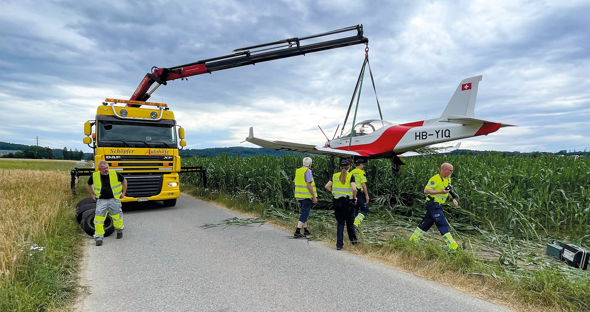 Rien n’est impossible : Schöpfer Autohilfe dépanne et transporte tout ce qui a des roues, même un petit avion accidenté.