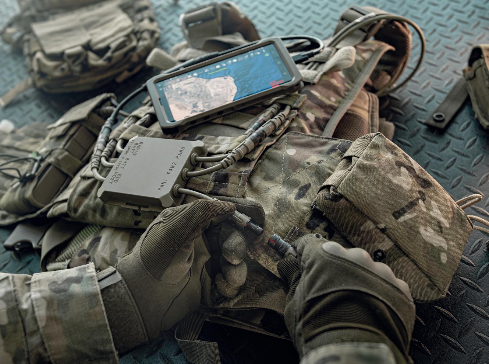 Le hub tactique Fischer KEYSTONE™ 6 » est compact, robuste et offre de nombreux ports ainsi qu’une gestion efficace de l’énergie.