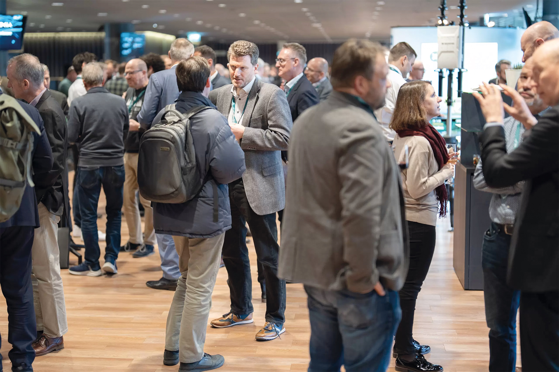 An den Hubs der Sponsoren erhalten die Gäste Informationen aus erster Hand – und auch das Networking und der Austausch mit Fach- und Berufskollegen kommen nicht zu kurz.