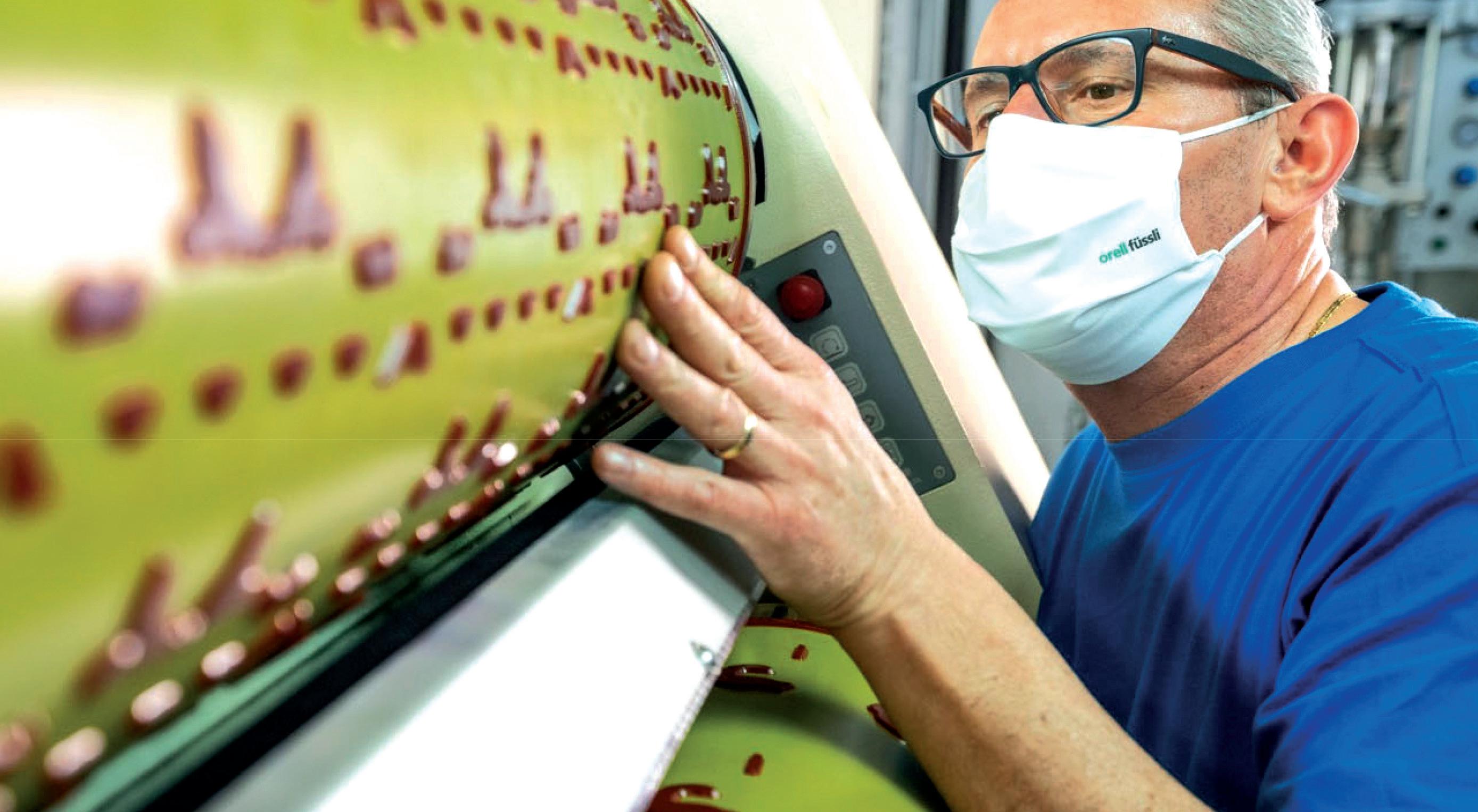 Einer der aufwendigsten Produktionsschritte ist der Kupferdruck, der immer zuerst auf der Rückseite und dann auf der Vorderseite einer Banknote vorgenommen wird.