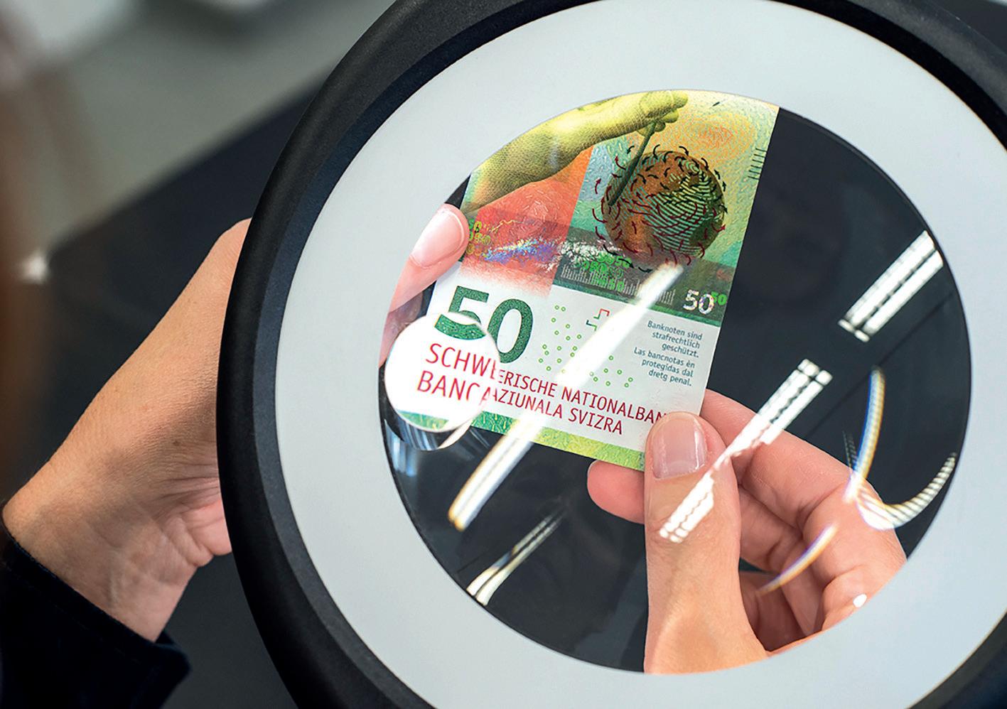 Strikte Qualitätskontrollen sorgen dafür, dass nur einwandfreie Banknoten an die Schweizer Nationalbank geliefert werden, welche diese dann in Umlauf bringt.