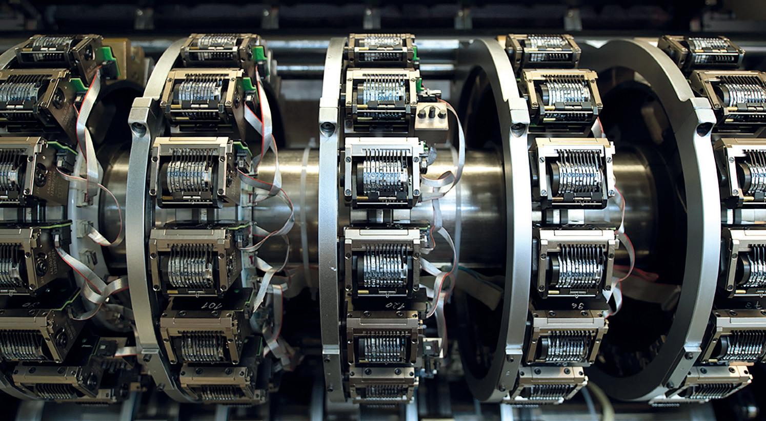 La numérotation des billets de banque, qui s’effectue encore aujourd’hui par impression typographique, est un processus très classique, car purement mécanique.