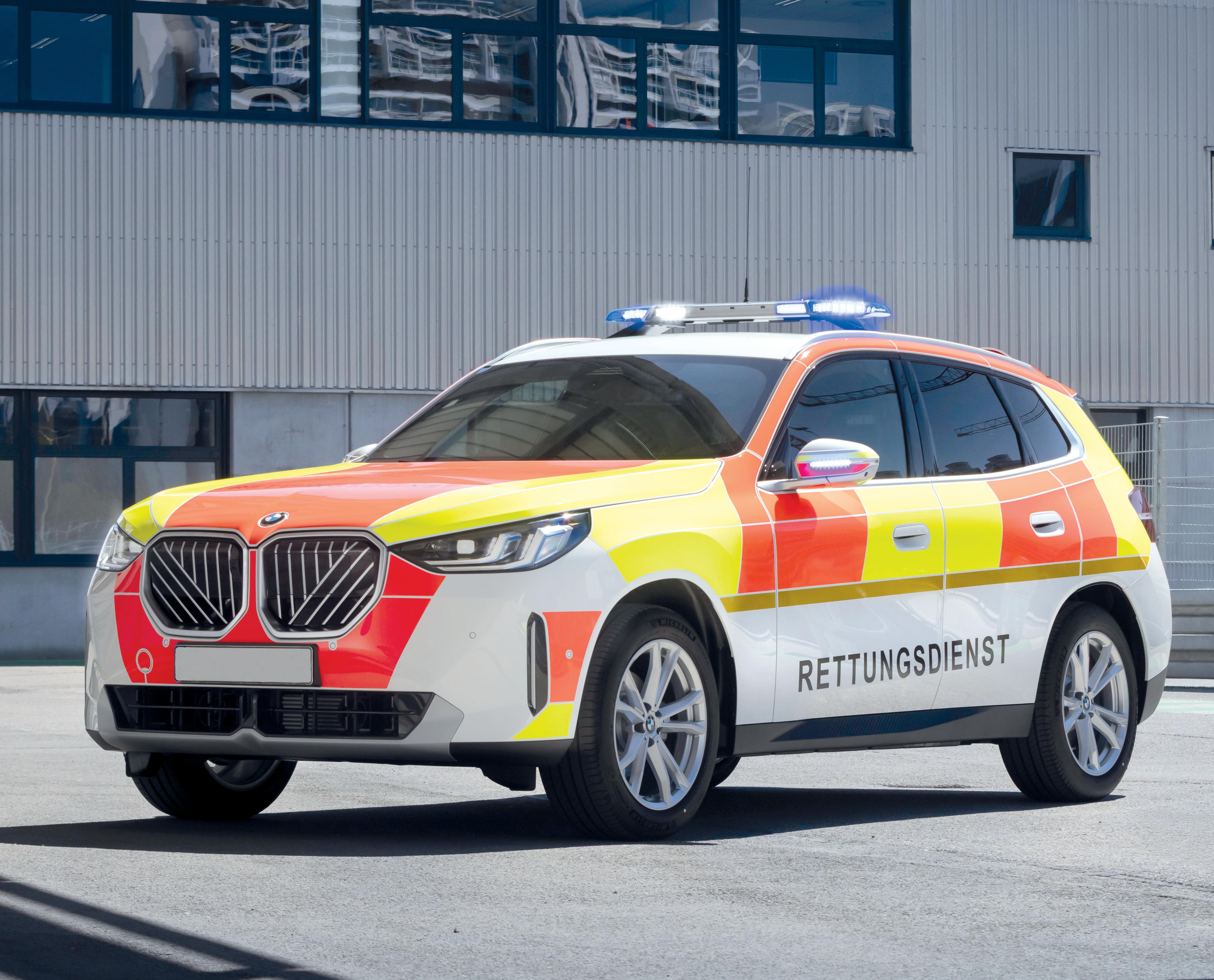 Le nouveau BMW X3 (ici au salon RETTmobil 2025) est également disponible en version véhicule d’intervention, avec moteur essence, diesel ou hybride rechargeable.