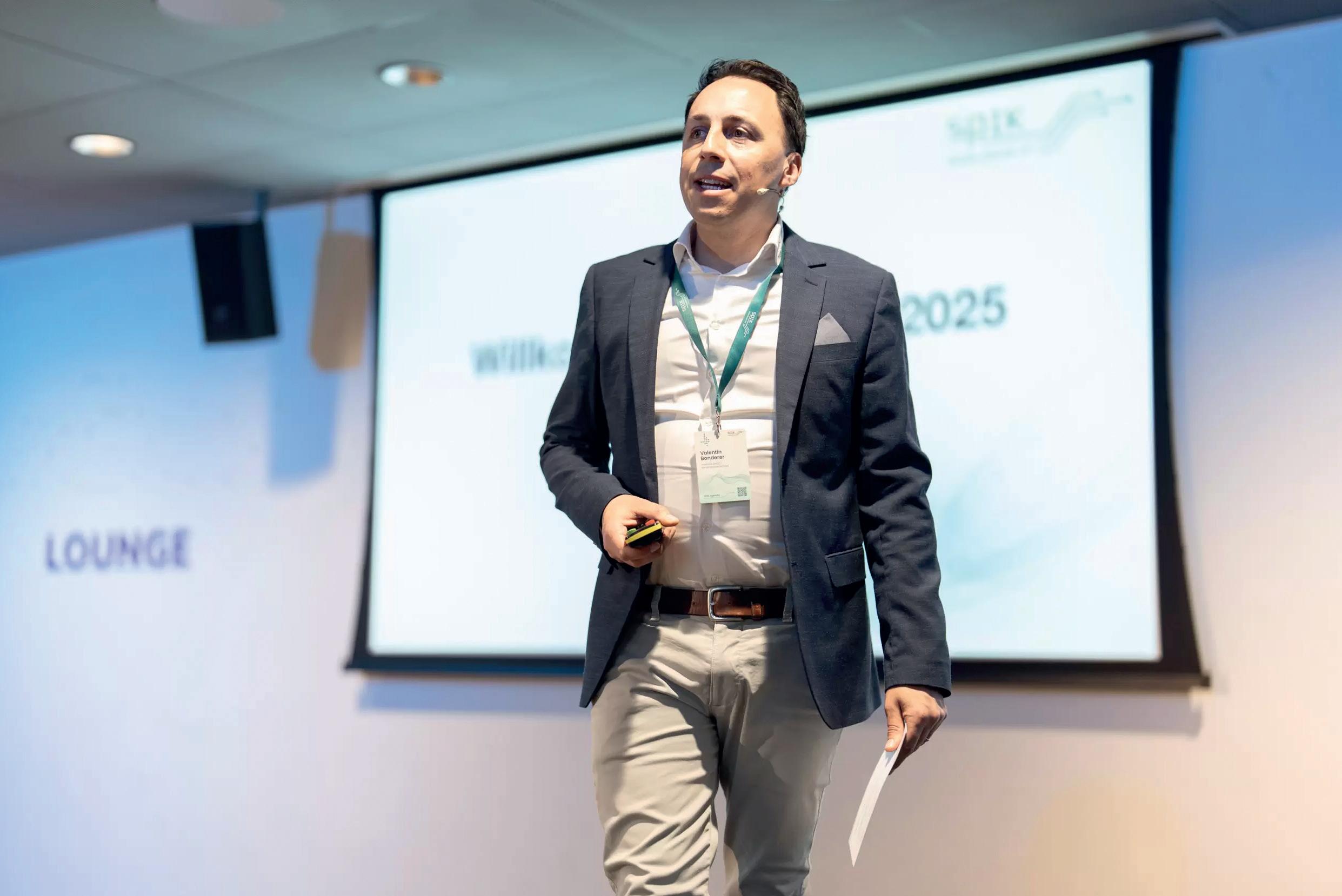 Swiss-Police-ICT-Präsident Valentin Bonderer verkündete bei der Begrüssung: Der SPIK zieht ab 2026 um – in die neue Festhalle der BernEXPO.