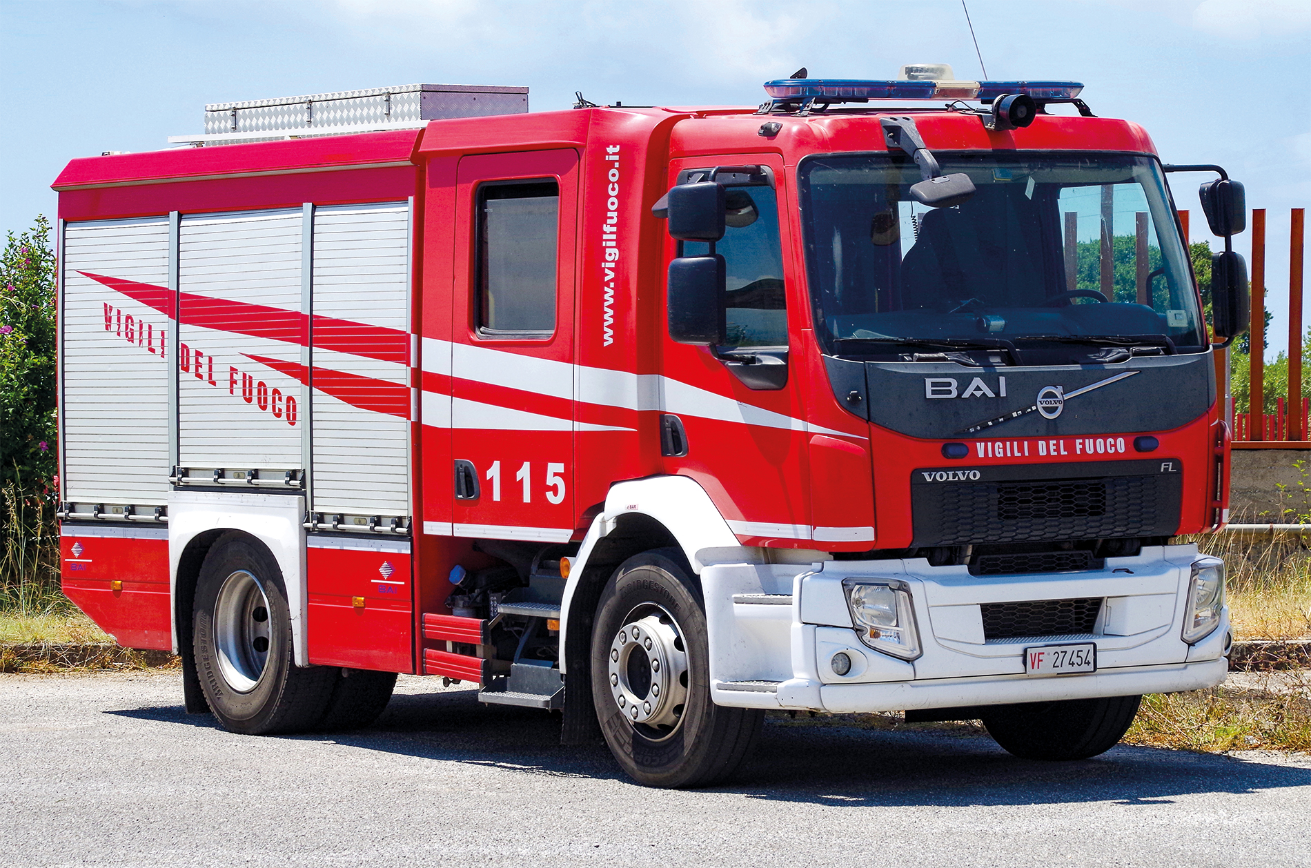 Aktuelles Standard-HLF der italienischen Feuerwehren, aufgebaut von BAI auf Volvo-FL-290-Basis.