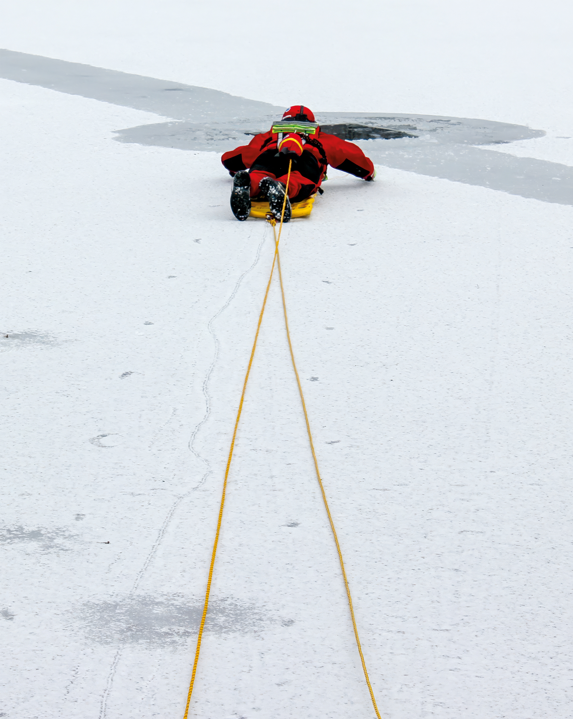 Outre les interventions de sauvetage et de recherche ainsi que l’assistance technique, le sauvetage sur glace (ici lors d’un exercice) fait également partie du champ d’action du FLWR Ost.