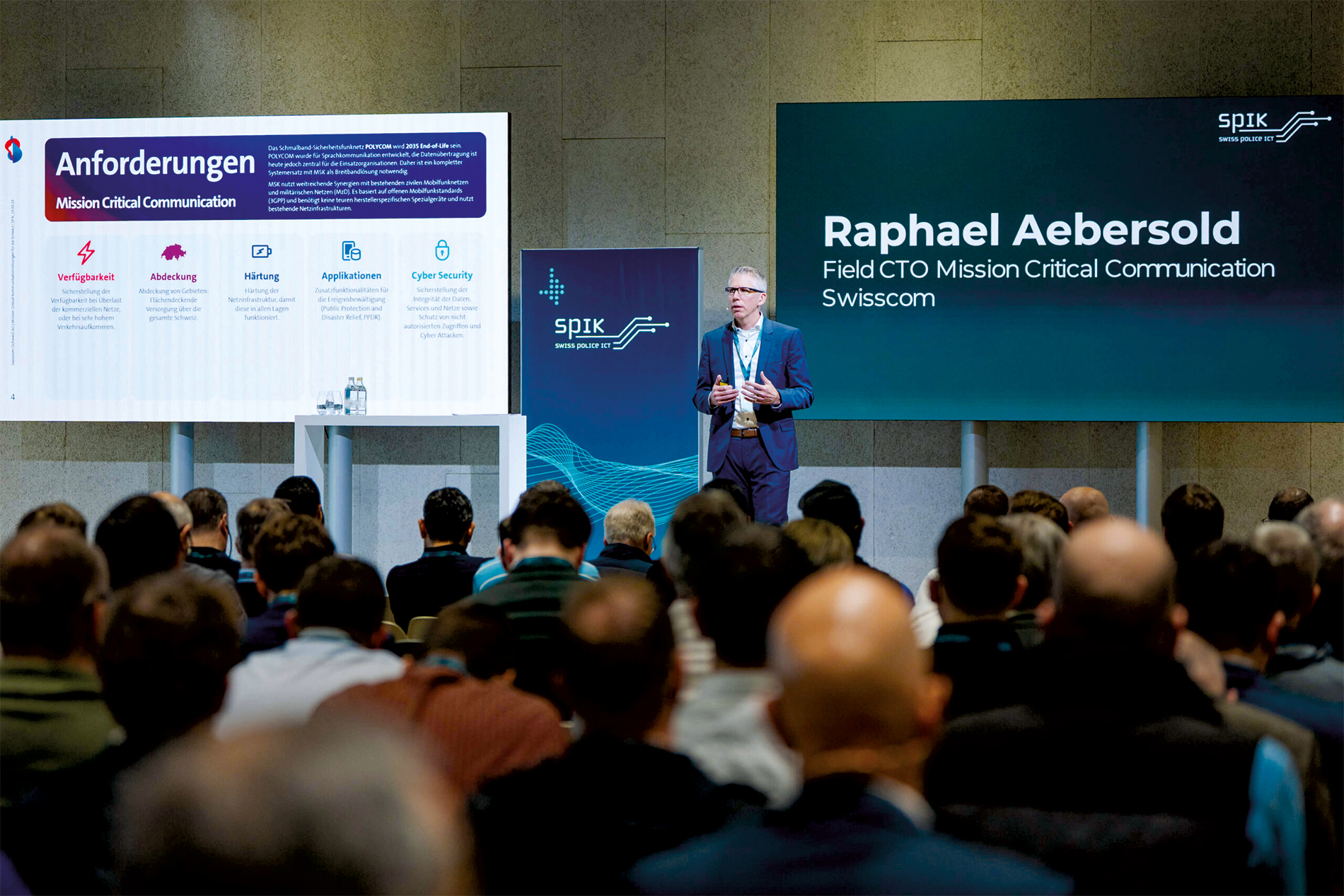 Am «MSK»-Halbtag erläuterte Raphael Aebersold, Field CTO Mission Critical Communication (MCC) von Swisscom, den «Network&shy;-in-Network»-Ansatz von Swisscom für das Projekt MSK.