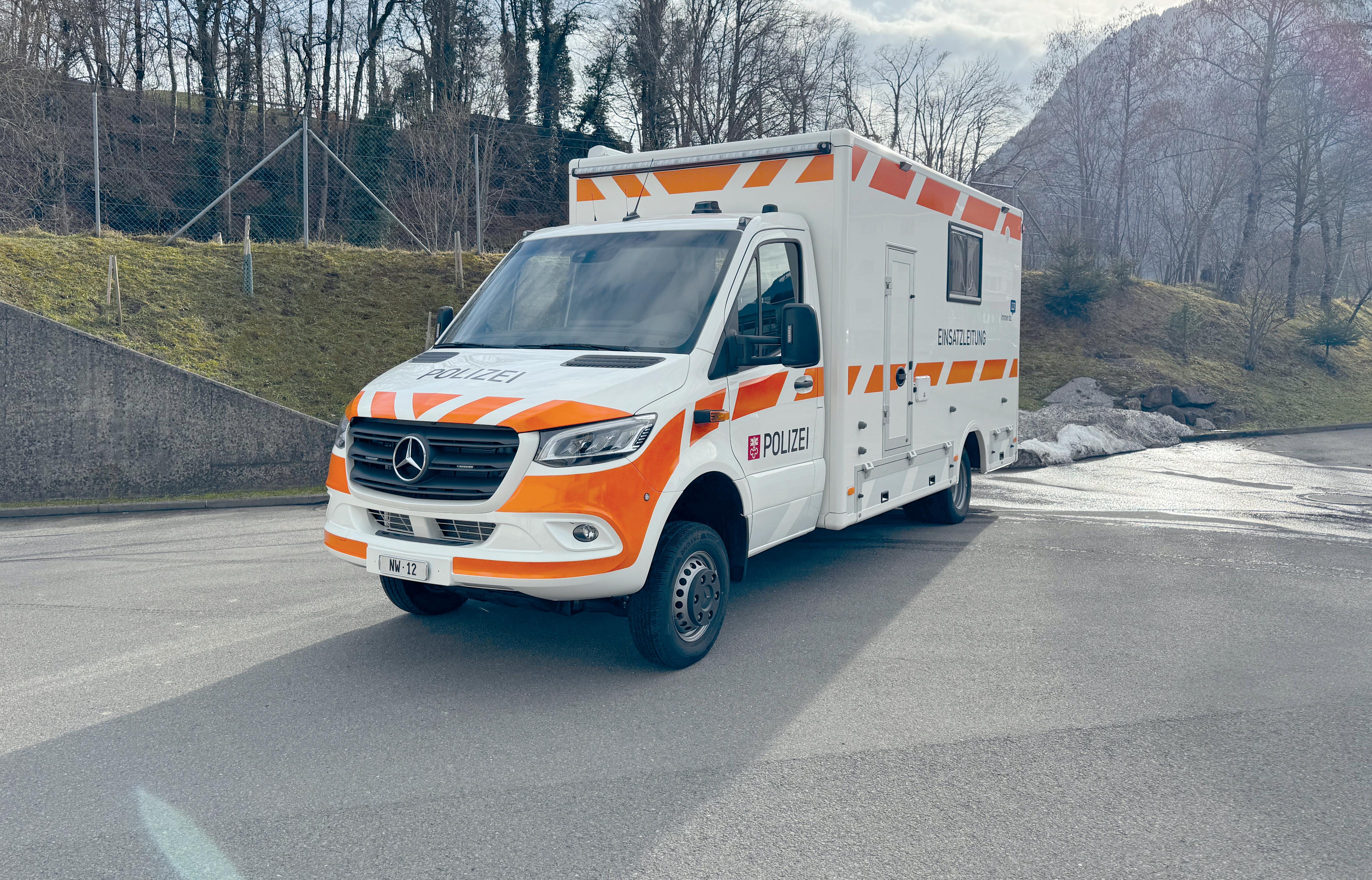 Das neue Fahrzeug der Kantonspolizei Nidwalden vereint vielseitige Fähigkeiten mit kompakten Abmessungen.