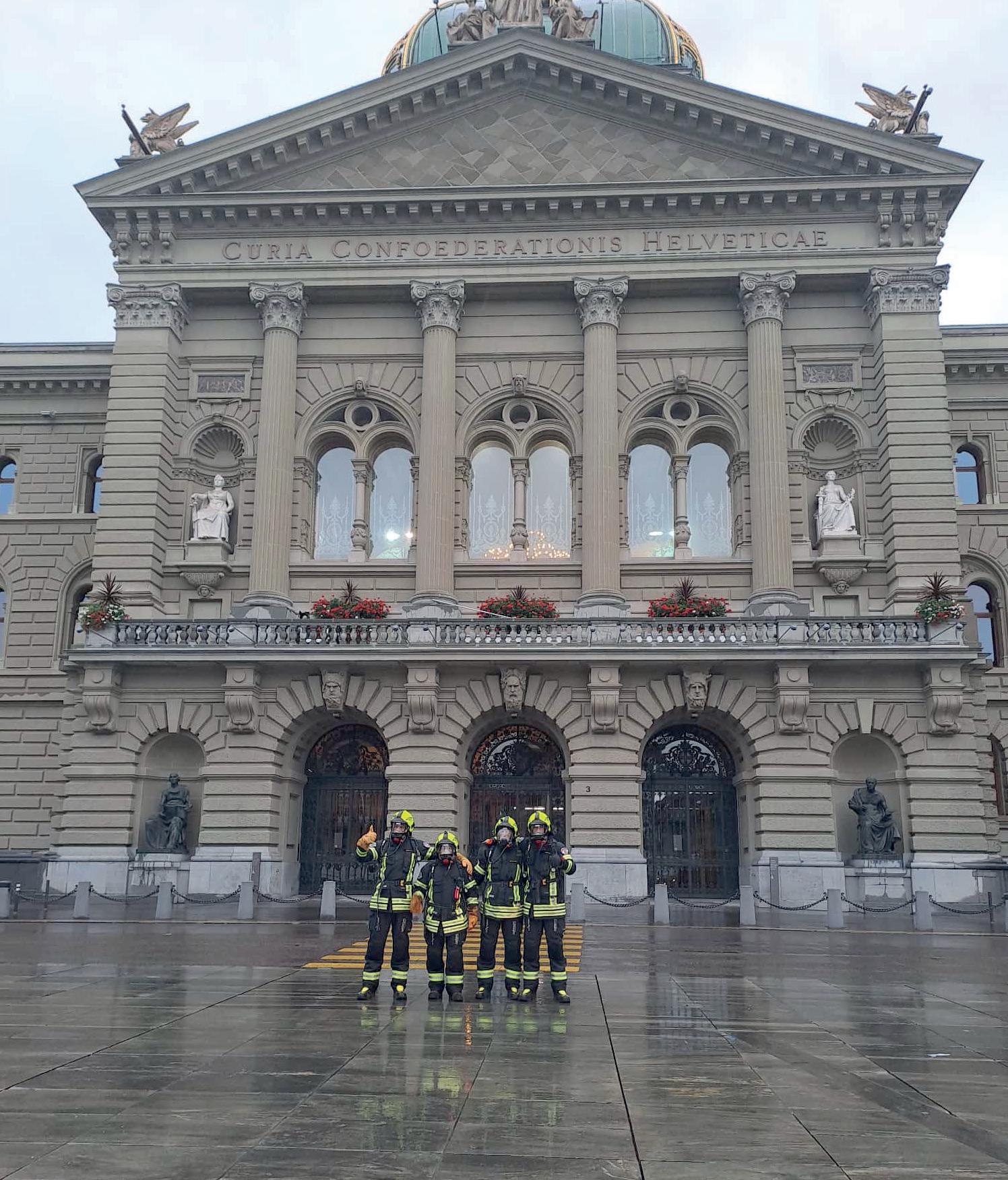 Samstag in der Früh um acht Uhr: das ASSCS-Quartett kurz vor dem Start auf dem Bundesplatz.