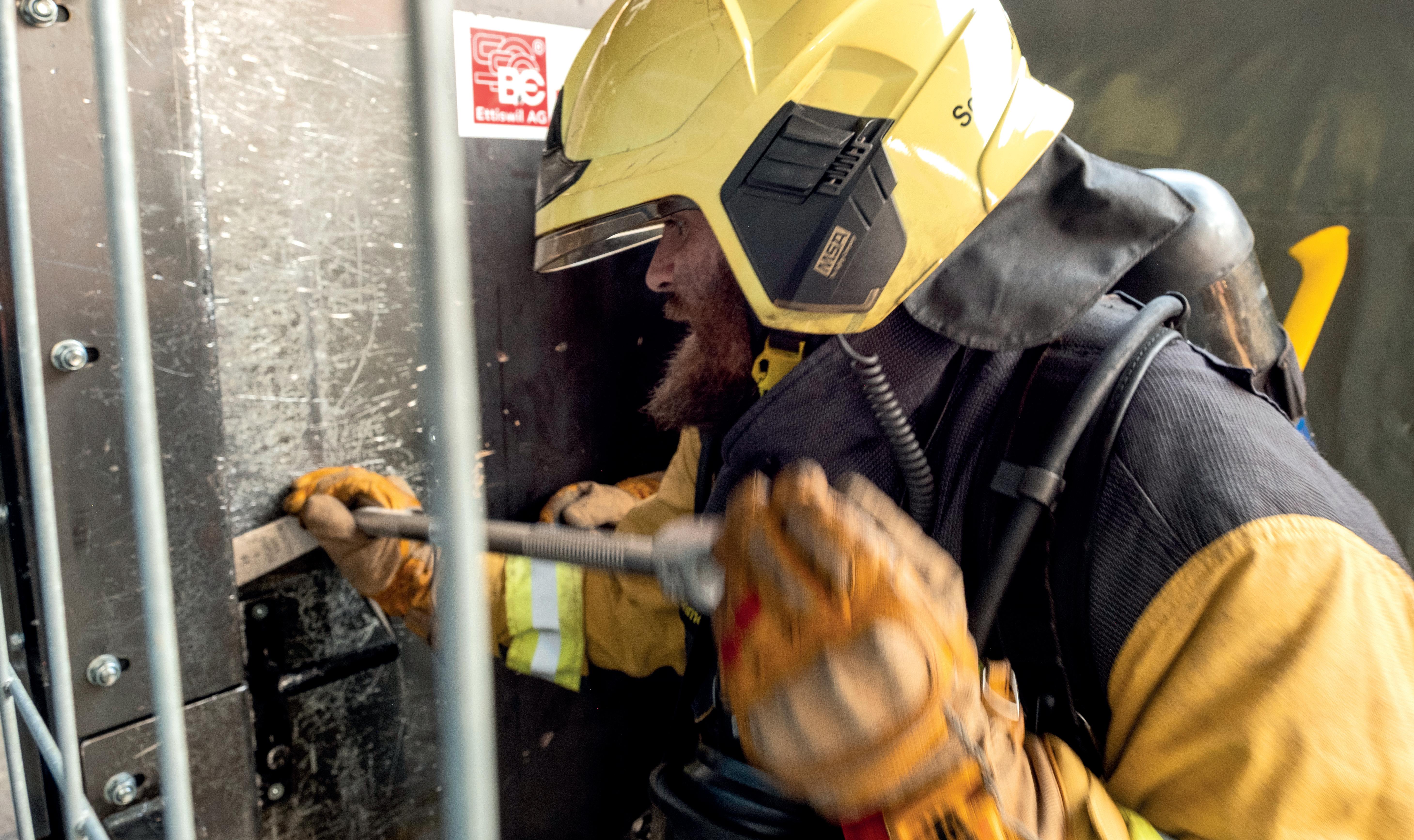 Widerspenstiger Gegner: An der verkeilten Brandschutztür bissen sich viele Teams die Zähne aus.