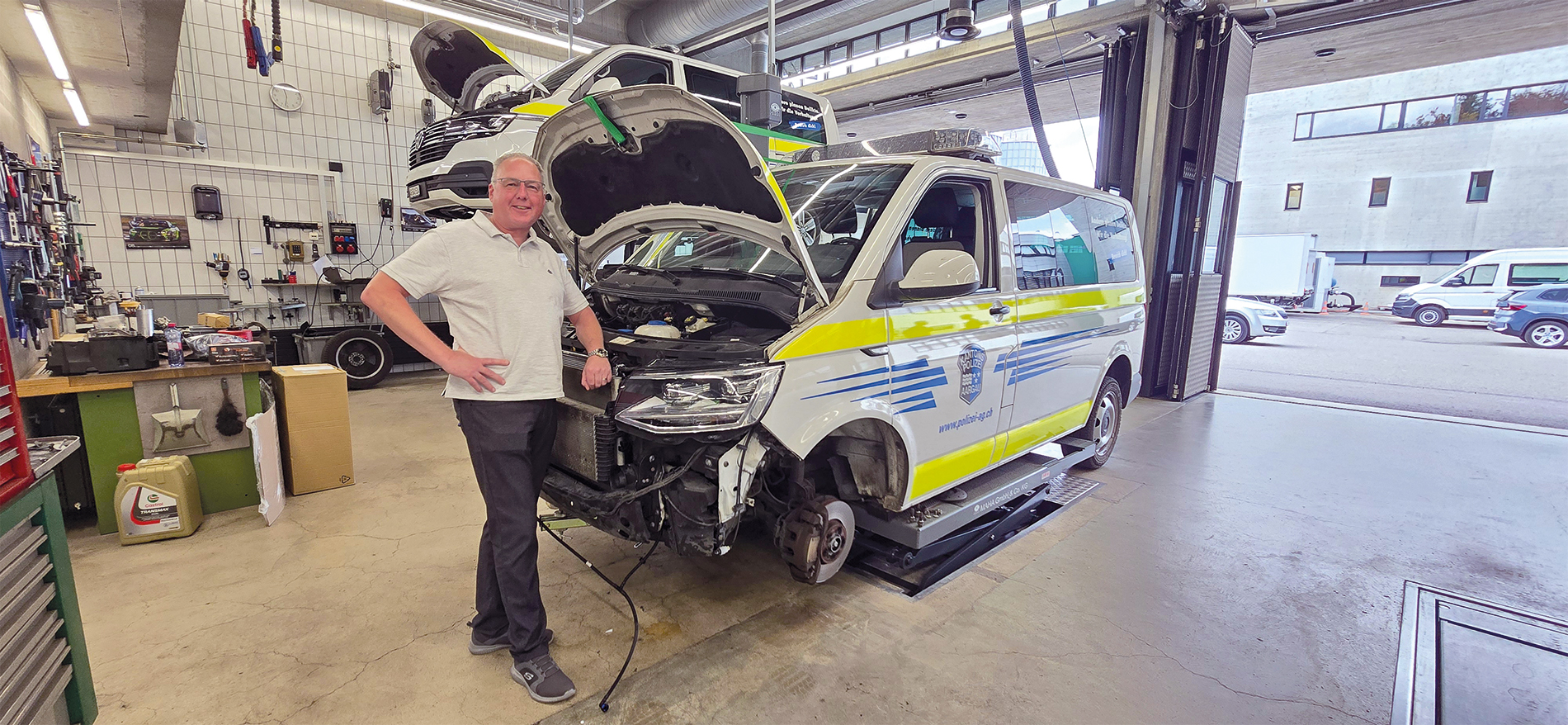 Jürg Zehnder ist Gruppenchef Garage & Fahrzeuge – und seit 30 Jahren bei der Kantonspolizei Aargau tätig.