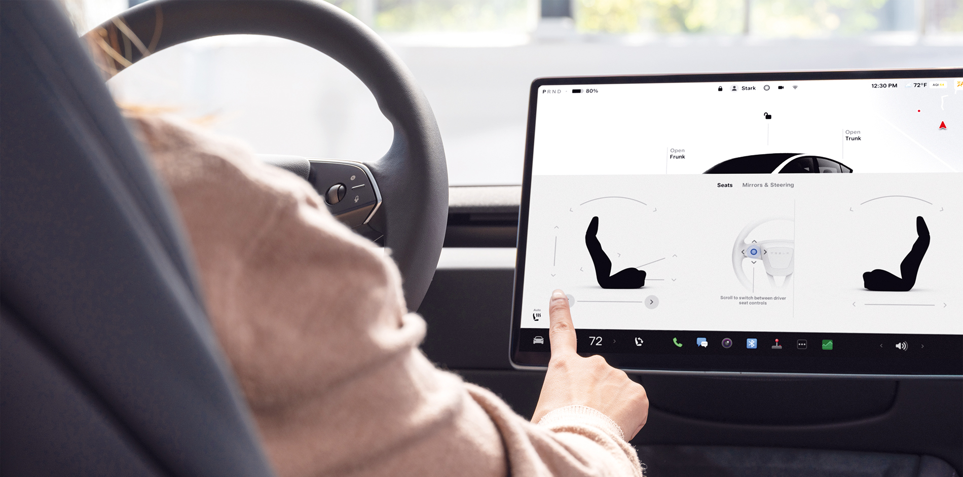 Souvent critiqué : Tesla mise sur l’écran tactile pour commander la grande majorité de ses fonctions, et prend ainsi le risque d’une distraction dangereuse.
