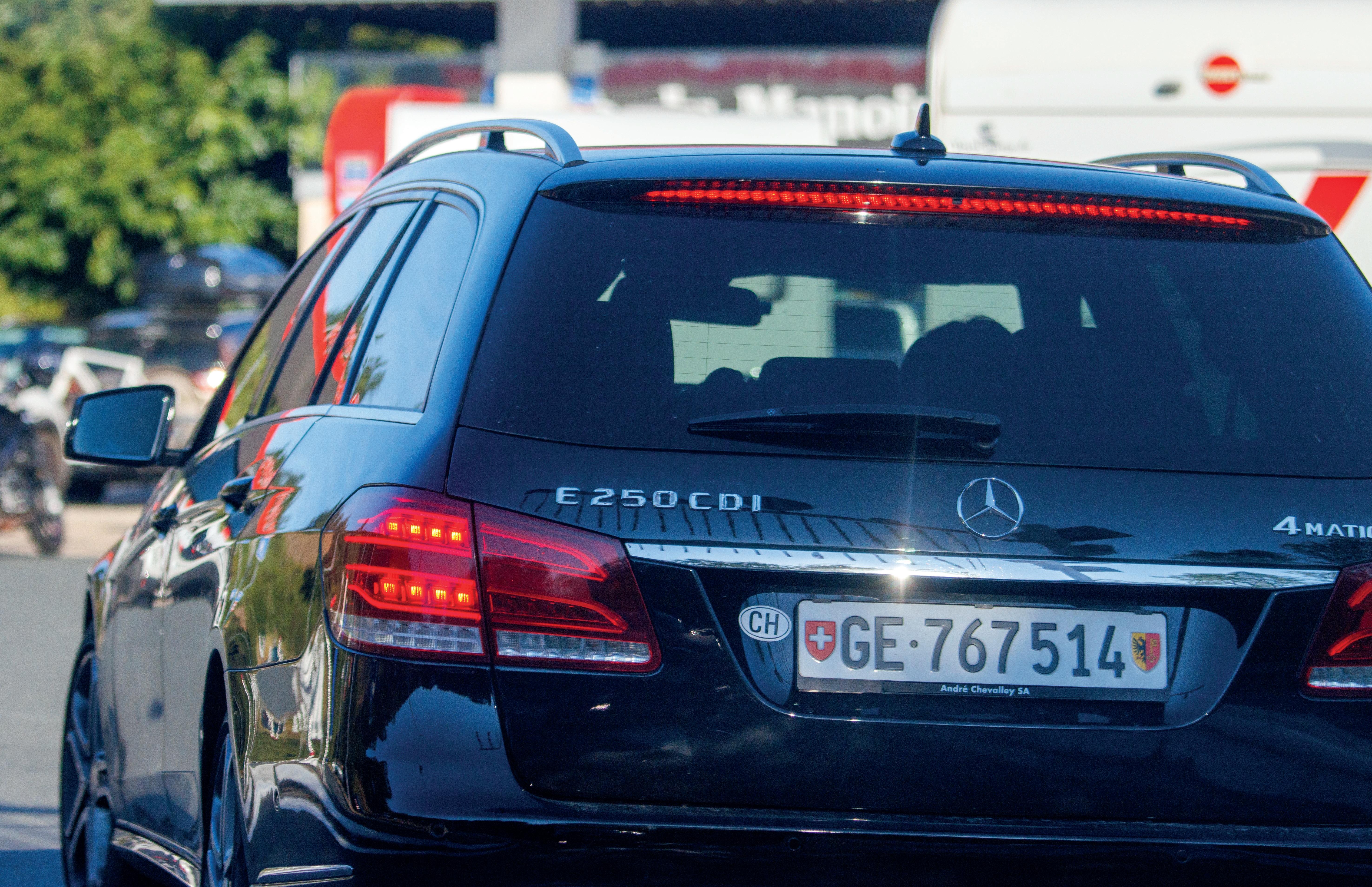 Sobres mais peu sûres : les plaques de contrôle suisses sont au niveau technique de 1971 en matière de sécurité.