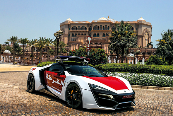 Der Lykan HyperSport der Polizei von Abu Dhabi verfügt über einen von Ruf getunten Porsche-Boxermotor.